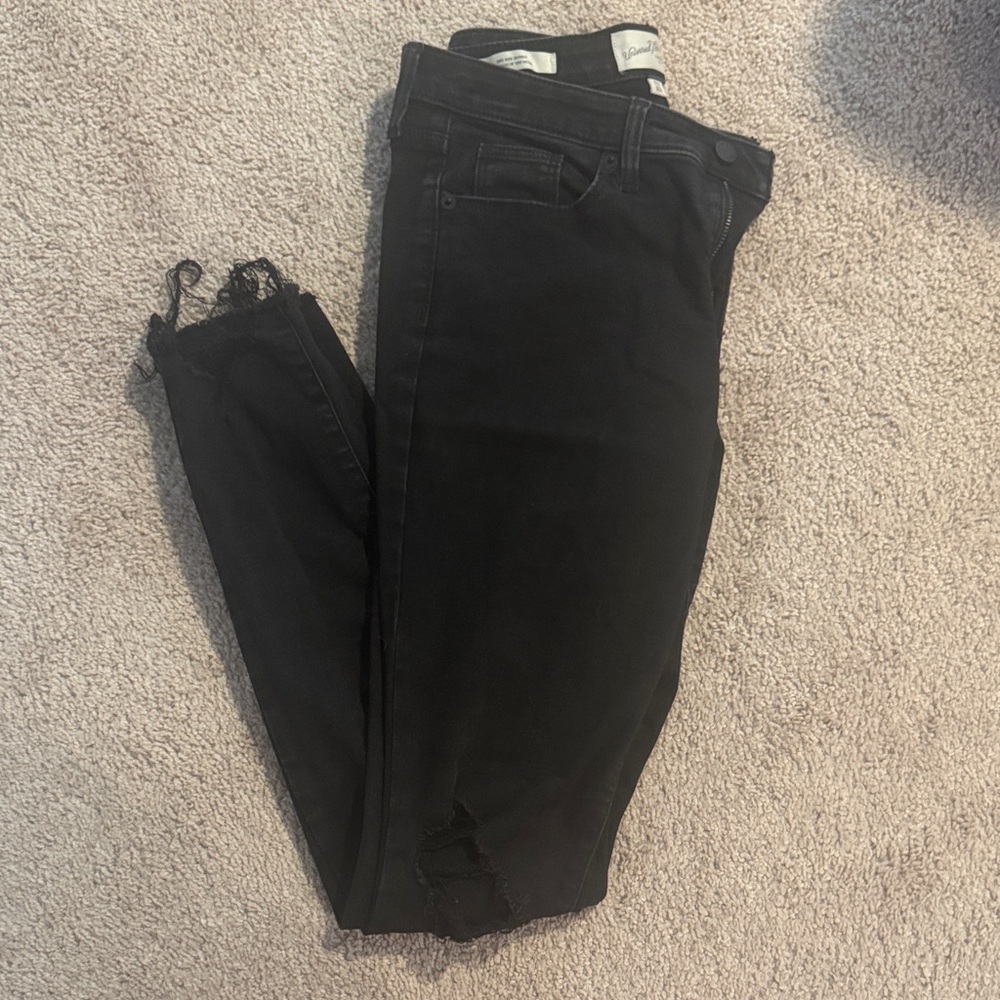 Universal Thread Black Skinny Jeans with Frayed Ankles